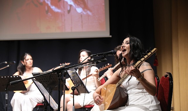 &ldquo;Kadın Kadına T&uuml;rk&uuml;ler Konseri&rdquo; b&uuml;y&uuml;k beğeni topladı