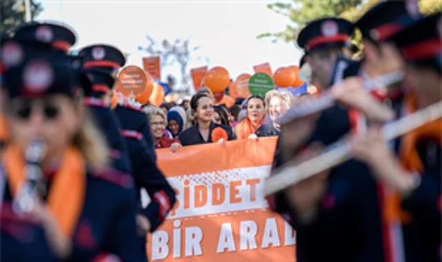 Kadına şiddete karşı &ldquo;turuncu&rdquo; y&uuml;r&uuml;y&uuml;ş