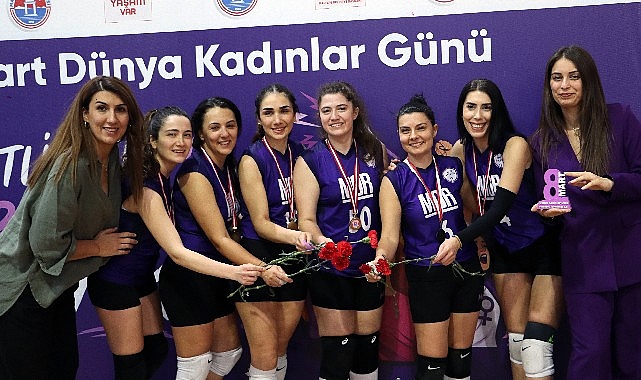 Kadınlar adına &ldquo;manşet&rdquo; attılar
