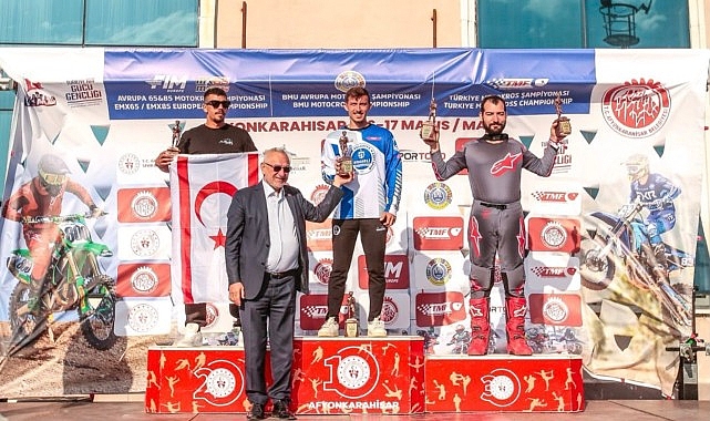 Kağıtspor bu hafta da k&uuml;rs&uuml;den inmedi