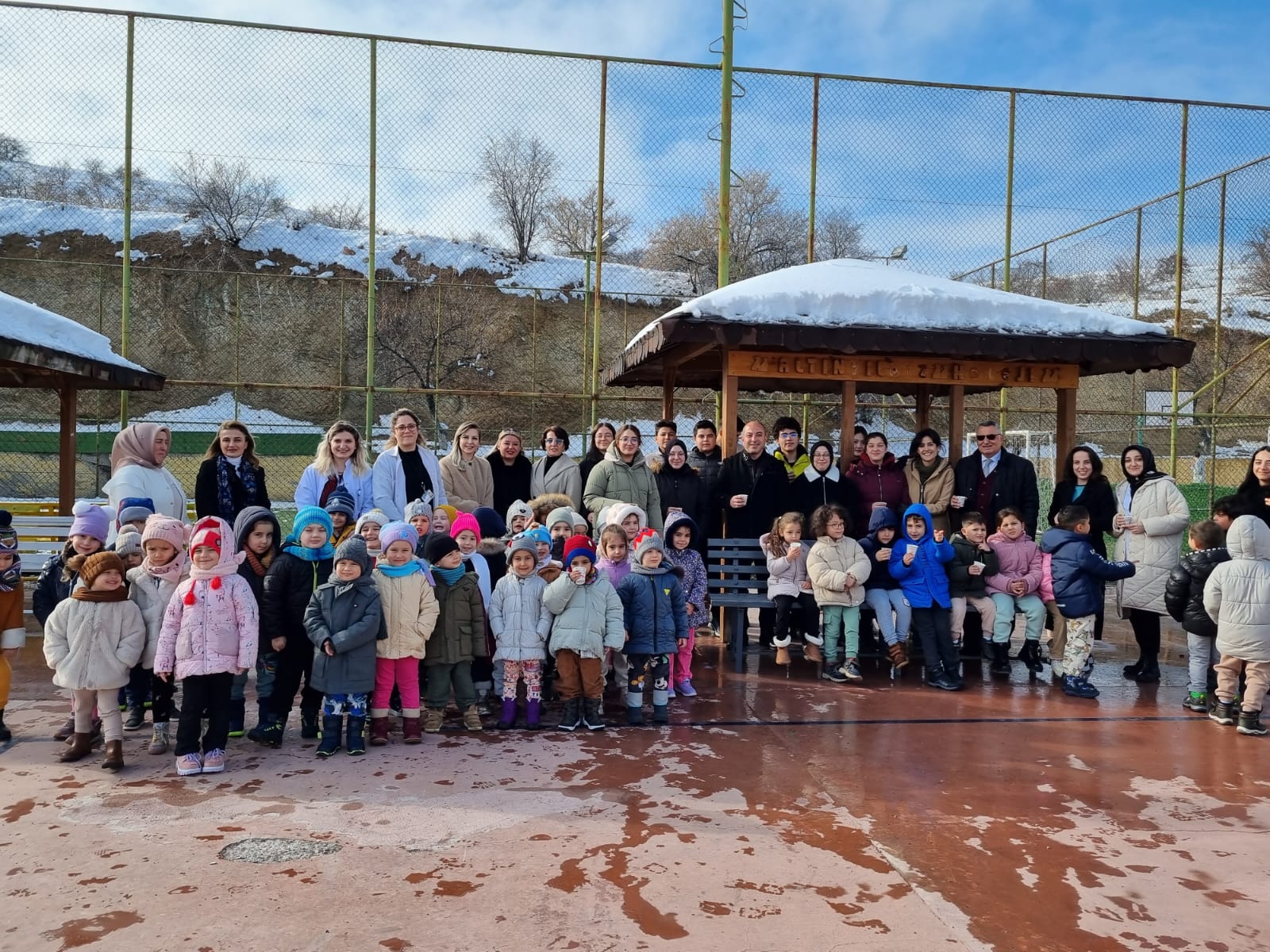 ALTINYILDIZ EĞİTİM KURUMLARINDAN &Ouml;ĞRENCİLERE SICAK İKRAM