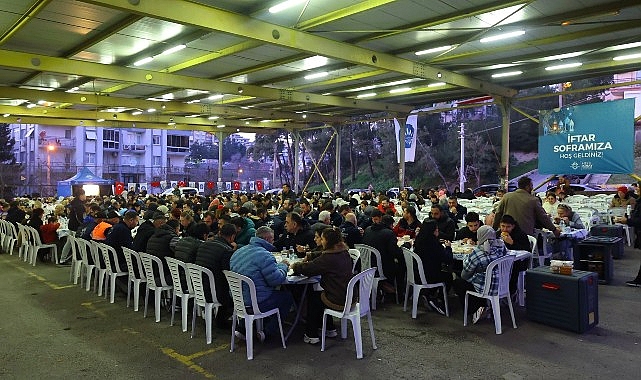 Karabağlar &rsquo;da Birlik ve Beraberlik Sofrası Vatan Mahallesi&rsquo;nde Kuruldu