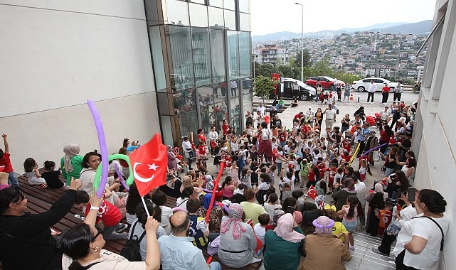Karabağlar&rsquo;da 23 Nisan coşkusu dolu dolu yaşandı