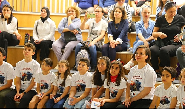 Karabağlar&rsquo;da Atat&uuml;rk&rsquo;&uuml;n &Ccedil;ocukları Uzayla Buluştu