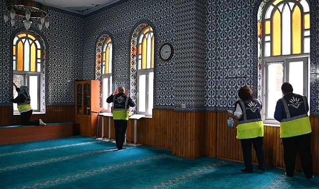 Karabağlar&rsquo;da Camilere Ramazan Temizliği