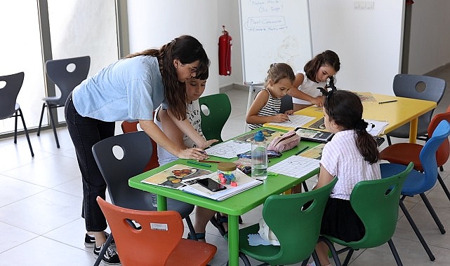 Karabağlar&rsquo;da Yaz Tatili Bilim, Sanat ve Eğlenceyle Dolu Dolu Ge&ccedil;iyor