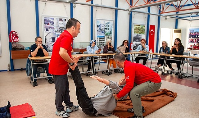 Karşıyaka Afet G&ouml;n&uuml;ll&uuml;leri&rsquo;nde 2. d&ouml;nem kayıtları başladı