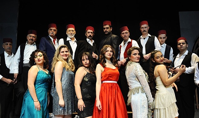 Karşıyaka Belediye Tiyatrosu&rsquo;nda perde kapanıyor