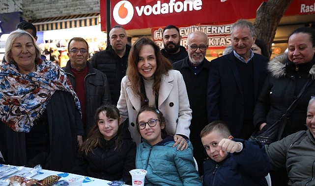 Karşıyaka &Ccedil;arşı&rsquo;ya dev sofra: 5 bin kişi iftarda buluştu!