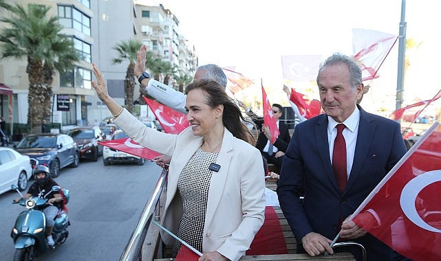 Karşıyaka, Cumhuriyet&rsquo;in ışığında tek y&uuml;rek oldu!