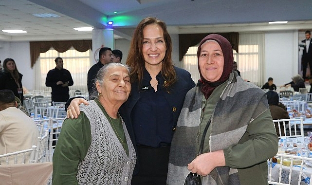 Karşıyaka&rsquo;da ilk iftar sofrası Cumhuriyet Mahallesi&rsquo;nde kuruldu