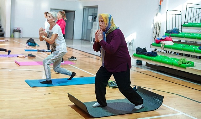 Karşıyaka&rsquo;da sabah aktiviteleri spor salonlarına taşındı