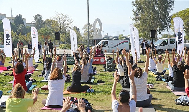 Karşıyaka&rsquo;da yaza &lsquo;yoga&rsquo; ile veda