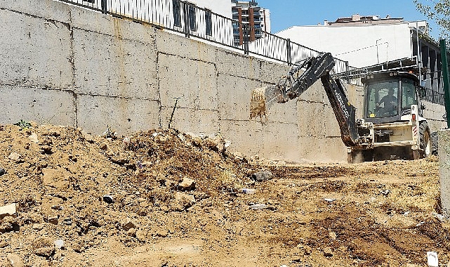 Karşıyaka&rsquo;da yol bakım &ccedil;alışmaları hız kesmiyor