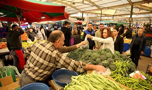 Karşıyaka&rsquo;dan &ccedil;ocukları şiddet sarmalından koruyacak tarihi karar:  Pazar yerlerinde kesici alet satışına son!