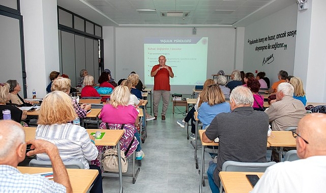 Karşıyaka&rsquo;nın 3. Yaş &Uuml;niversitesi&rsquo;nde 2. d&ouml;nem başladı