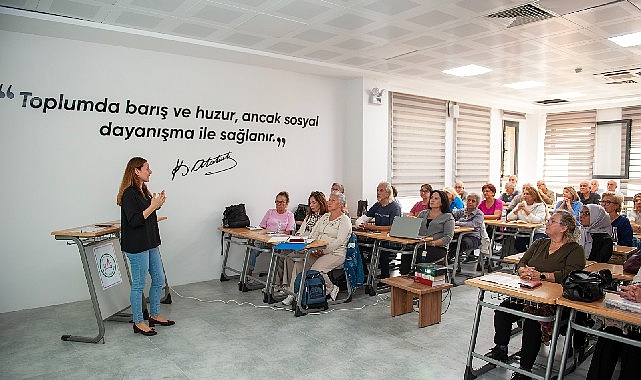 Karşıyaka&rsquo;nın 3. Yaş &Uuml;niversitesi&rsquo;nde ders zili &ccedil;aldı!