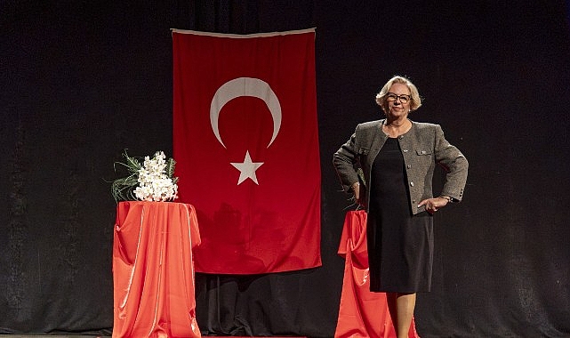 Karşıyaka&rsquo;nın &ccedil;ınarlarından renkli defile