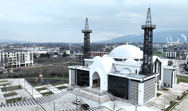 Kartepe Kent Meydanı Camii ilk teravihle a&ccedil;ılıyor