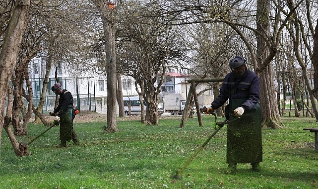 Kartepe&rsquo;de Bahar Temizliği Yabani Ot ve Dikenler Temizleniyor