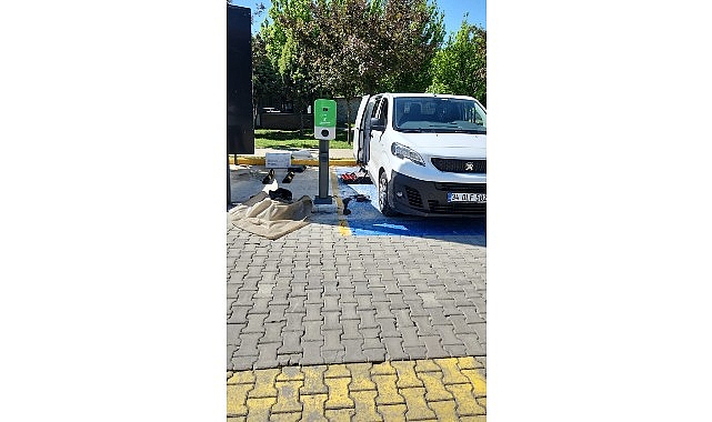 Kartepe&rsquo;de &Ccedil;evreci Ulaşım İ&ccedil;in Şarj İstasyonları Hizmete A&ccedil;ıldı
