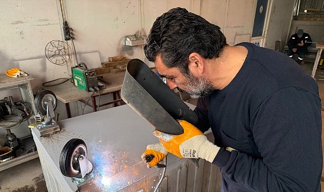 Kartepe&rsquo;de &Ccedil;&ouml;p Konteynerlerine Yeni G&ouml;r&uuml;n&uuml;m