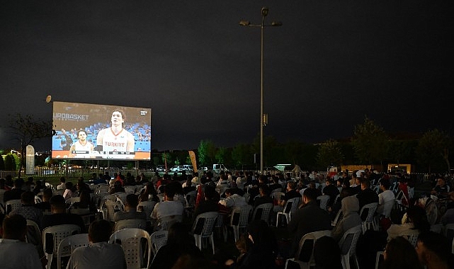Kartepe&rsquo;de Final Heyecanı Dev Ekranda İzlendi