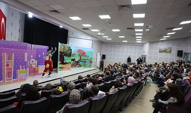 Kartepe&rsquo;de Neşe ve Cesaret Dolu Tiyatro