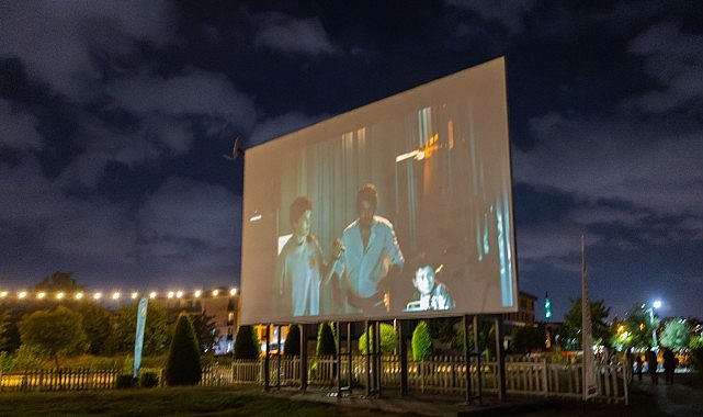 Kartepe&rsquo;de Yaz Akşamlarına Sinema Keyfi