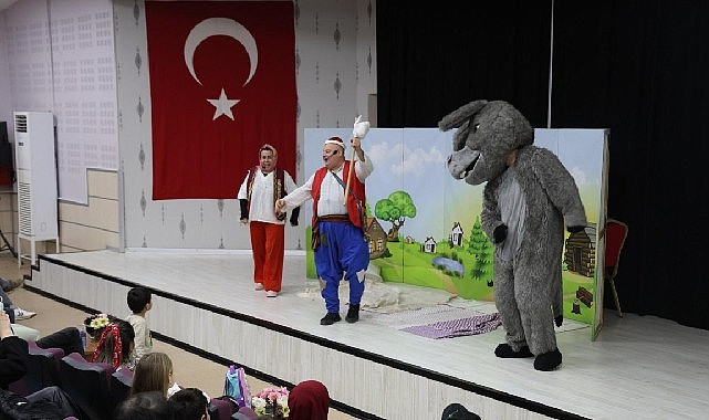 Kartepe&rsquo;li &Ccedil;ocuklar Tiyatro ve Eğlenceyle Buluştu