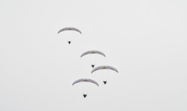 Katar Paramotor Milli Takımı&rsquo;ndan Başkan Usta&rsquo;ya Teşekk&uuml;r Plaketi