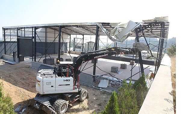 Kayapa&rsquo;da iki ka&ccedil;ak yapı yıkıldı