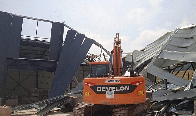 Kayapa&rsquo;da ka&ccedil;ak fabrika yıkıldı