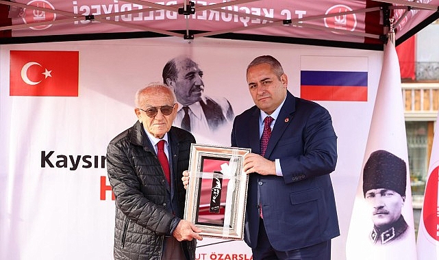 Kaysın Kuliyev&rsquo;in Yeni B&uuml;st&uuml; T&ouml;renle A&ccedil;ıldı