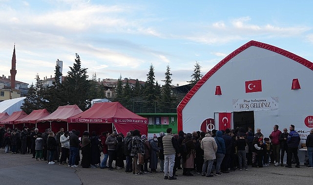 Ke&ccedil;i&ouml;ren Belediyesi Her G&uuml;n Binlerce Kişiyi İftar Sofrasında Buluşturuyor