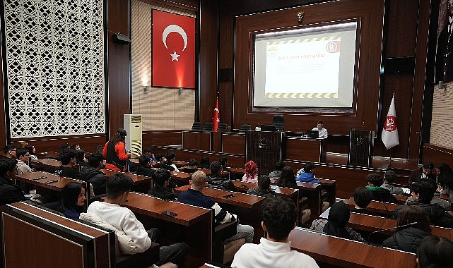 Ke&ccedil;i&ouml;ren Belediyesi'nde staj yapan &ouml;ğrencilere oryantasyon eğitimi verildi