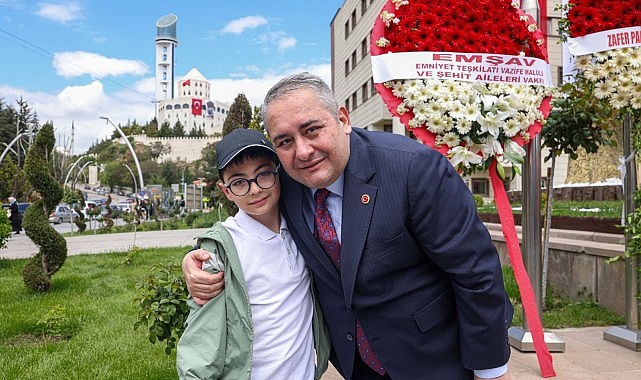 Ke&ccedil;i&ouml;ren&rsquo;de 19 Mayıs Kutlamaları &Ccedil;elenk Sunma T&ouml;reni İle Başladı