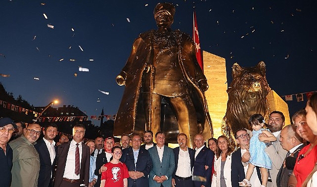Ke&ccedil;i&ouml;ren'de 30 Ağustos Zafer Anıtı g&ouml;rkemli t&ouml;renle a&ccedil;ıldı