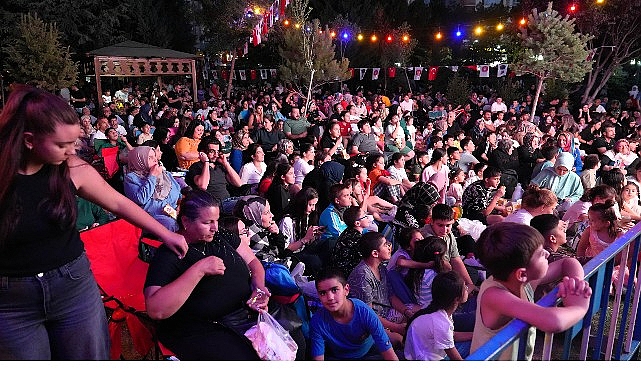 Ke&ccedil;i&ouml;ren&rsquo;de A&ccedil;ık Hava Sinemalarına Yoğun İlgi