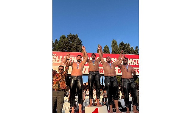 Kemer Belediye g&uuml;reş&ccedil;isinden &uuml;&ccedil;&uuml;nc&uuml;l&uuml;k