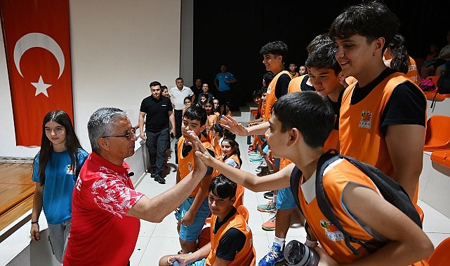 Kemer Belediyesi &uuml;cretsiz basketbol ve voleybol kursları başladı