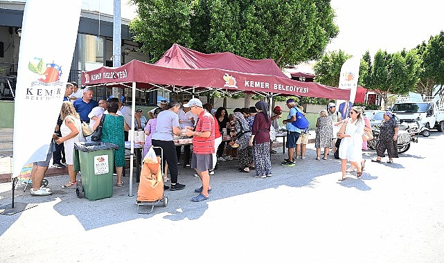 Kemer Belediyesi&rsquo;nden aşure ikramı