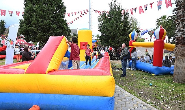 Kemer Belediyesi&rsquo;nden &ccedil;ocuklara 23 Nisan Festivali
