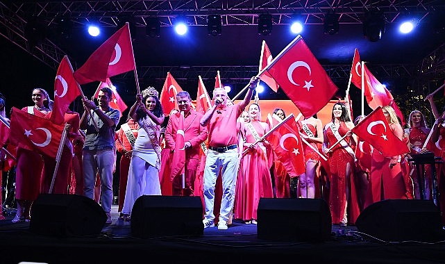 Kemer&rsquo;de 19 Mayıs coşkusu İkilem Kemer&rsquo;de konser verdi