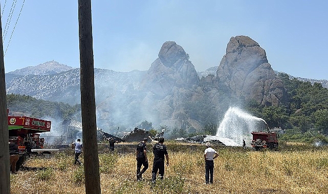 Kemer&rsquo;de &ccedil;alılık alanda yangın