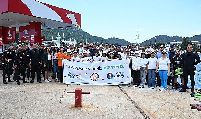 Kemer&rsquo;de deniz dibi temizliği