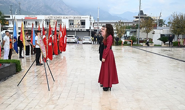 Kemer&rsquo;de &Ouml;ğretmenler G&uuml;n&uuml; t&ouml;reni
