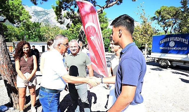 Kemer&rsquo;de sahil temizliği yapıldı