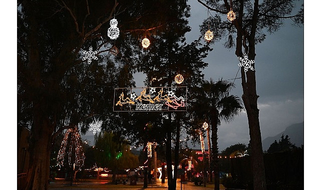 Kemer&rsquo;de yılbaşı hazırlıkları tamamlandı