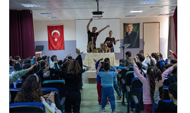 &ldquo;Kendini Arayan Z&uuml;rafa&rdquo; Buca&rsquo;da miniklerle buluştu
